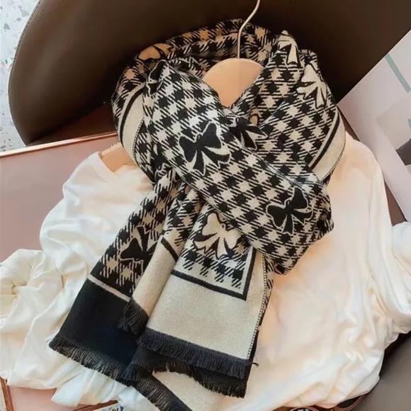Cashmere scarf - Picture 1 of 4